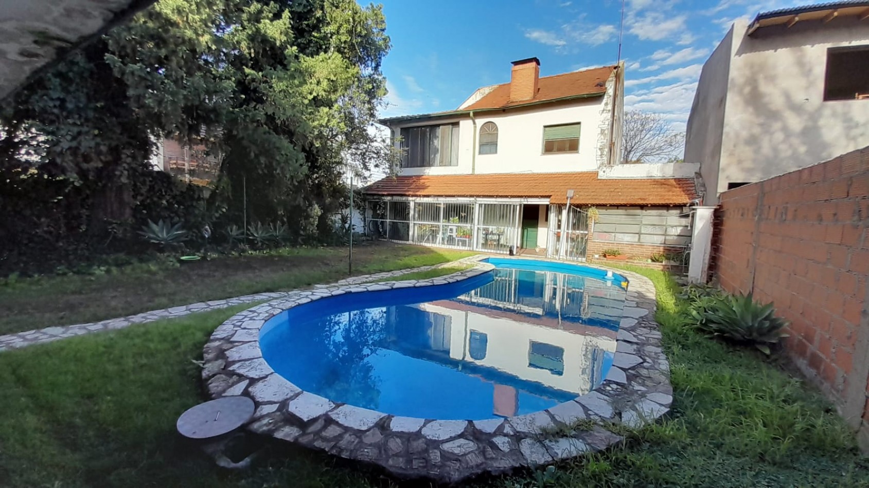 TERRENO DE 348M2 CON CHALET 6 AMB EN 2 PLANTAS. EXCELENTE UBICACION.