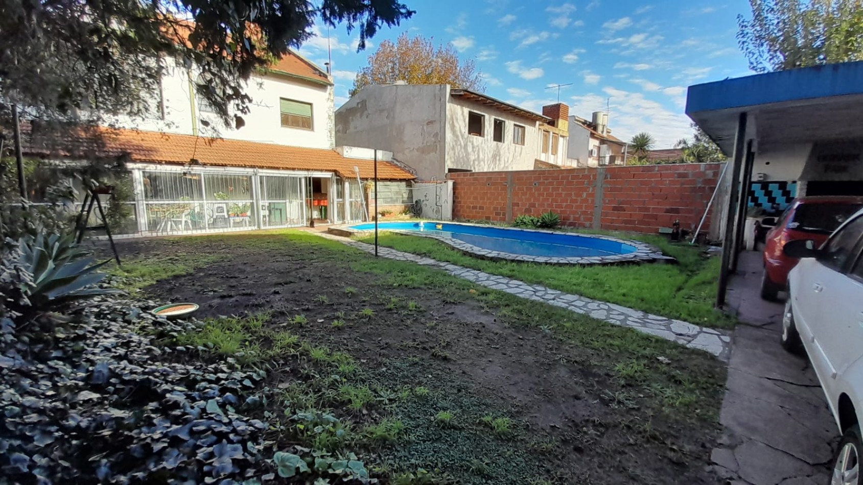 TERRENO DE 348M2 CON CHALET 6 AMB EN 2 PLANTAS. EXCELENTE UBICACION.