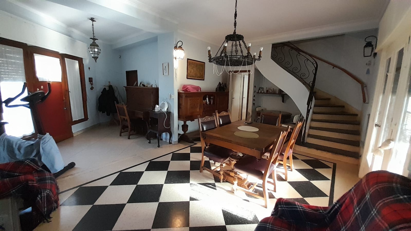 TERRENO DE 348M2 CON CHALET 6 AMB EN 2 PLANTAS. EXCELENTE UBICACION.