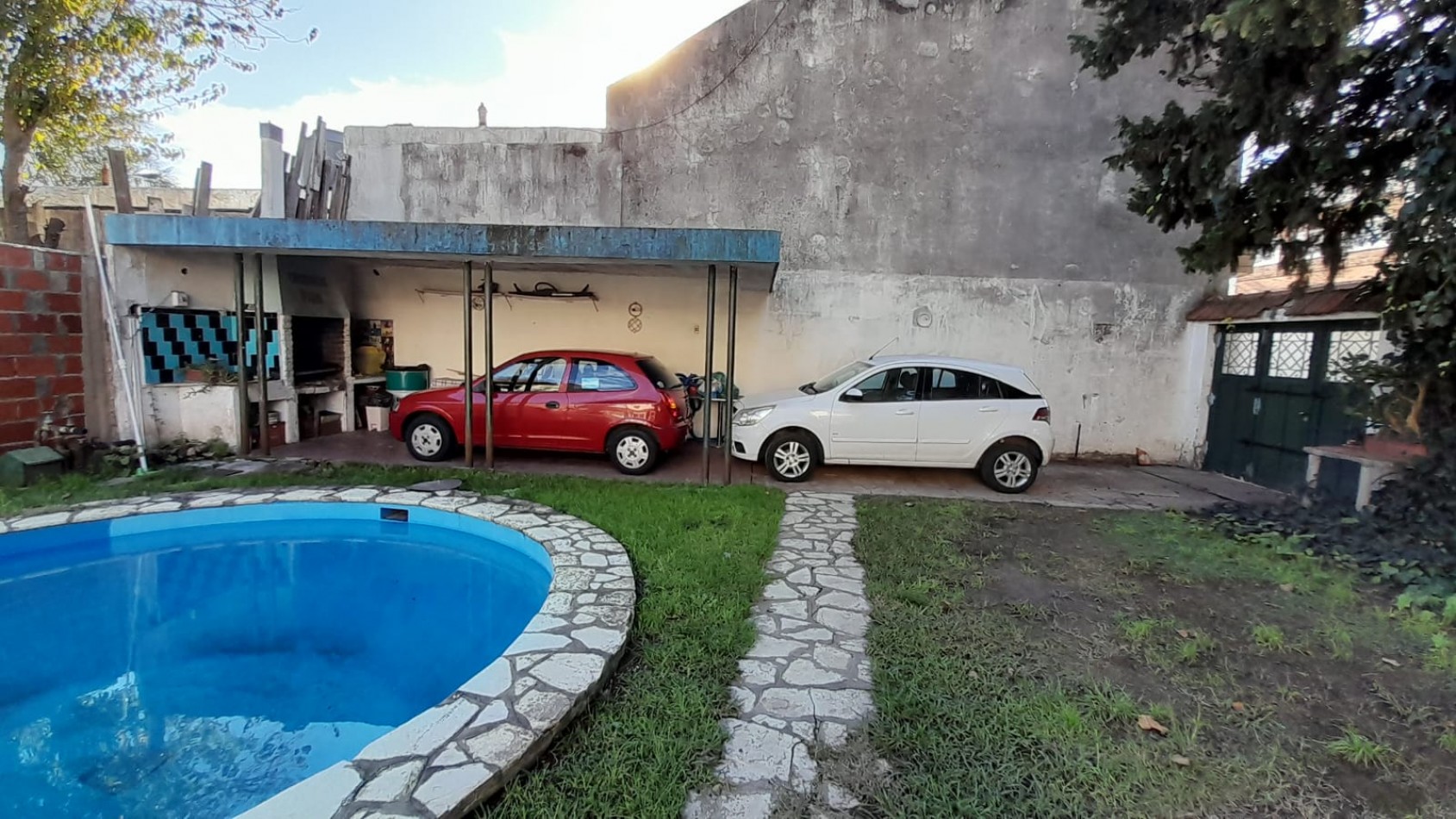 TERRENO DE 348M2 CON CHALET 6 AMB EN 2 PLANTAS. EXCELENTE UBICACION.