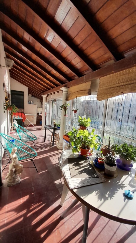TERRENO DE 348M2 CON CHALET 6 AMB EN 2 PLANTAS. EXCELENTE UBICACION.