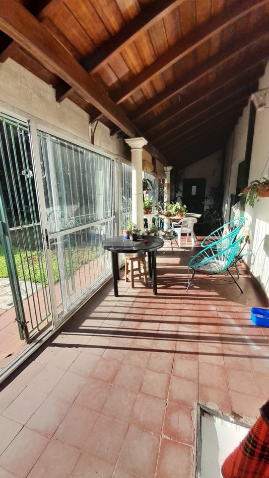 TERRENO DE 348M2 CON CHALET 6 AMB EN 2 PLANTAS. EXCELENTE UBICACION.