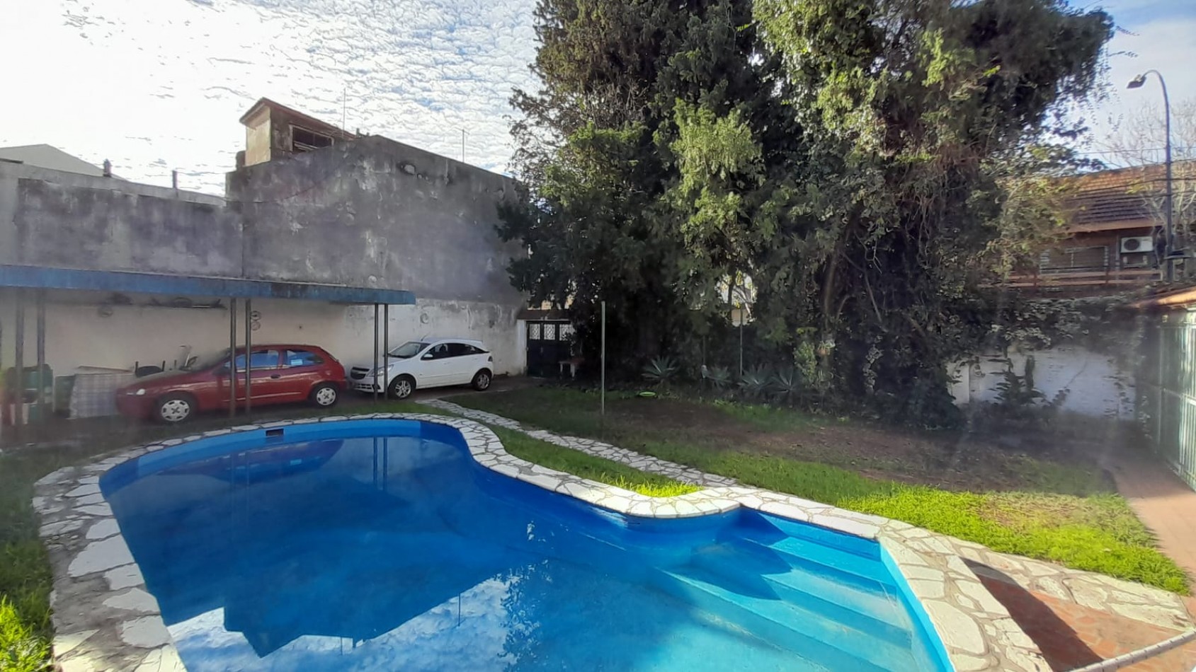 TERRENO DE 348M2 CON CHALET 6 AMB EN 2 PLANTAS. EXCELENTE UBICACION.