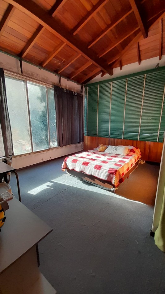 TERRENO DE 348M2 CON CHALET 6 AMB EN 2 PLANTAS. EXCELENTE UBICACION.