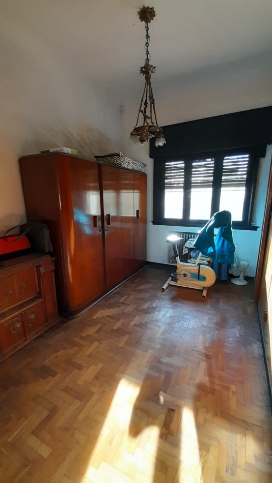 TERRENO DE 348M2 CON CHALET 6 AMB EN 2 PLANTAS. EXCELENTE UBICACION.