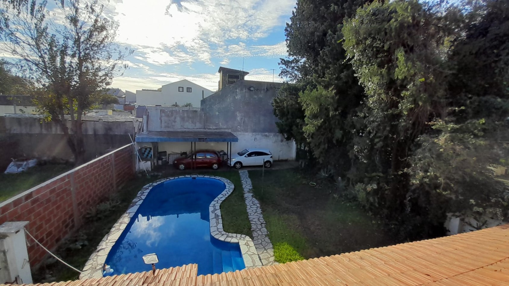 TERRENO DE 348M2 CON CHALET 6 AMB EN 2 PLANTAS. EXCELENTE UBICACION.