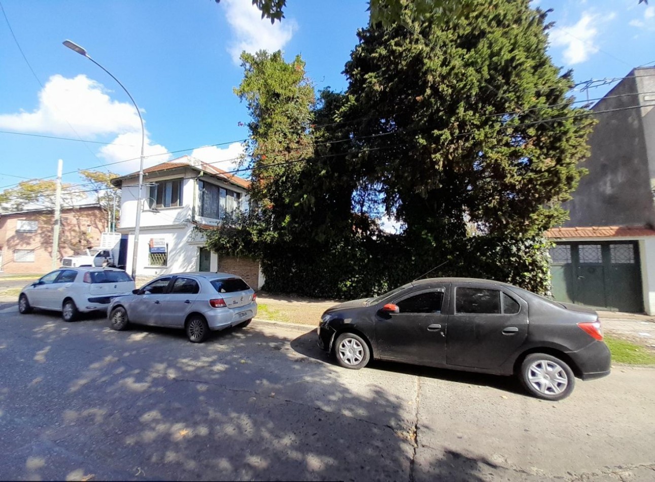 TERRENO DE 348M2 CON CHALET 6 AMB EN 2 PLANTAS. EXCELENTE UBICACION.