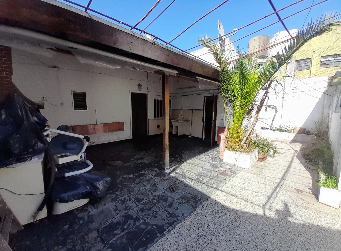 Casa Multifamiliar En 2 Plantas. Apto Profesional.