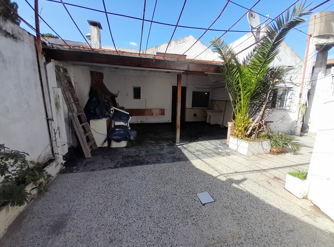 Casa Multifamiliar En 2 Plantas. Apto Profesional.