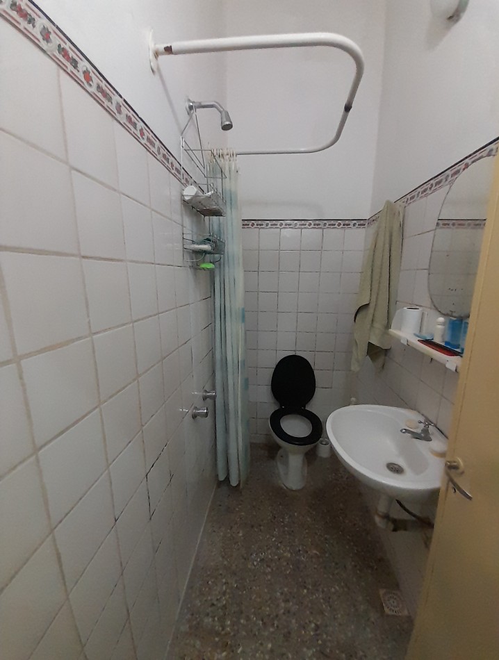 Casa Multifamiliar En 2 Plantas. Apto Profesional.