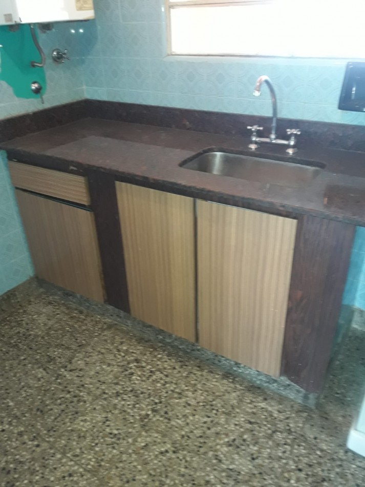 Casa Multifamiliar En 2 Plantas. Apto Profesional.