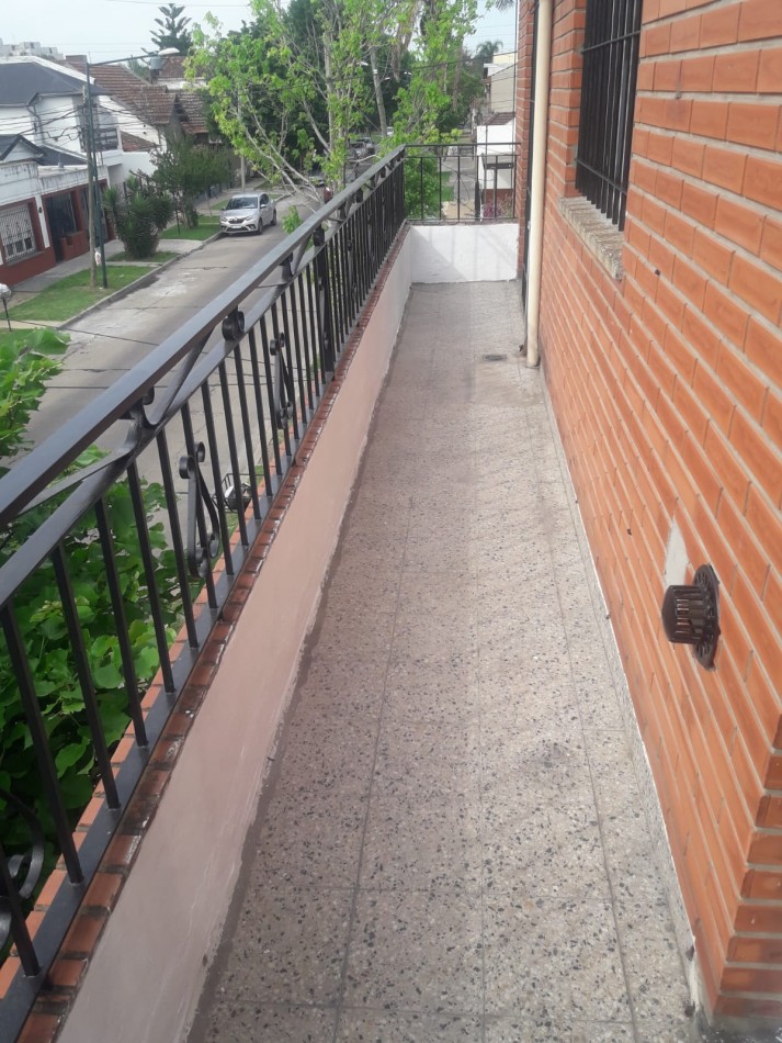 Casa Multifamiliar En 2 Plantas. Apto Profesional.