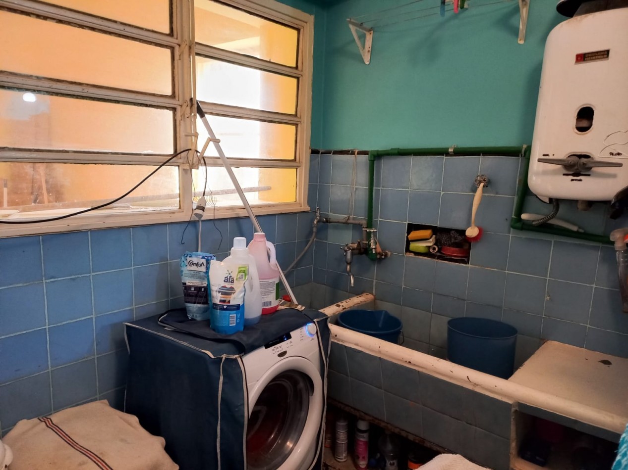 CASA 6 AMB + DEPEND S/GRAN LOTE EN ZONA RESIDENCIAL. INMEJORABLE UBICACION