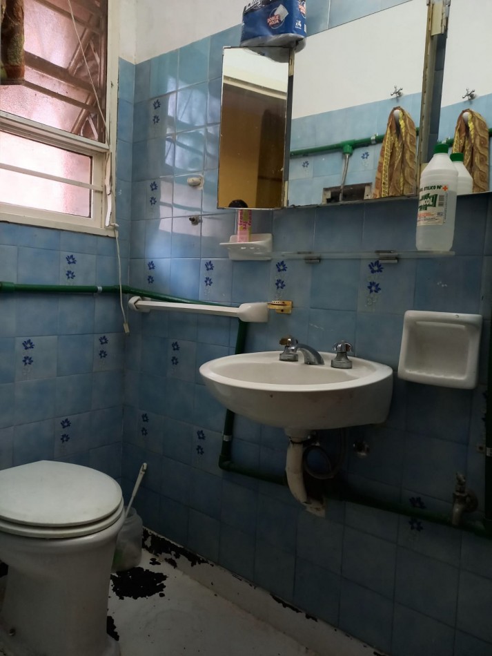 CASA 6 AMB + DEPEND S/GRAN LOTE EN ZONA RESIDENCIAL. INMEJORABLE UBICACION