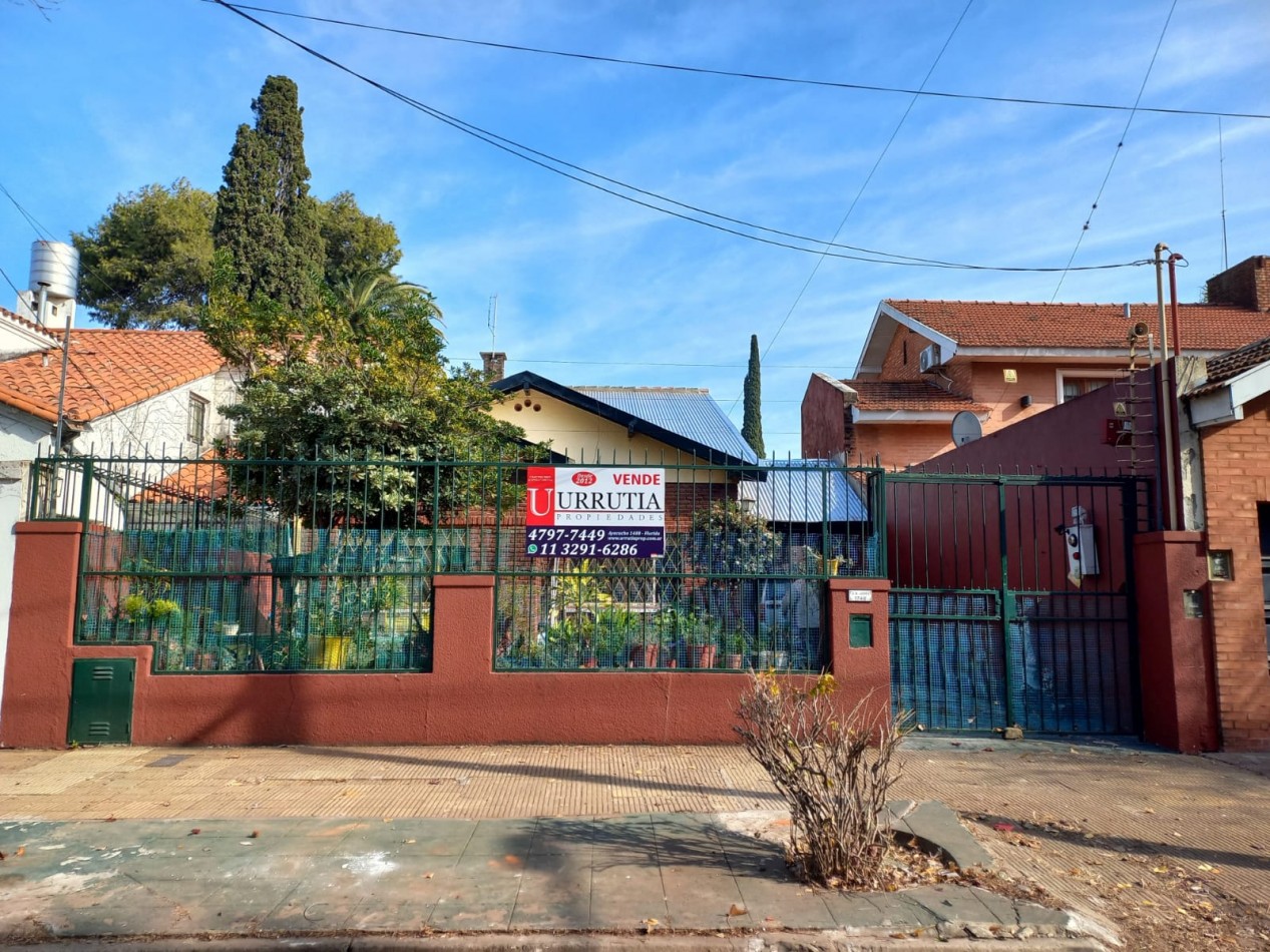 CASA 6 AMB + DEPEND S/GRAN LOTE EN ZONA RESIDENCIAL. INMEJORABLE UBICACION