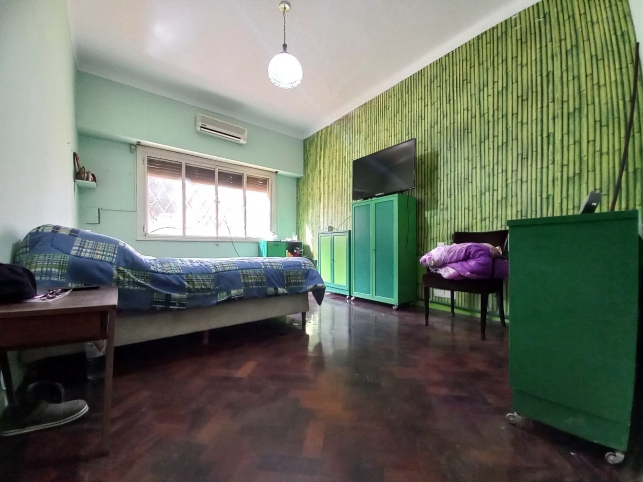 CASA 6 AMB + DEPEND S/GRAN LOTE EN ZONA RESIDENCIAL. INMEJORABLE UBICACION