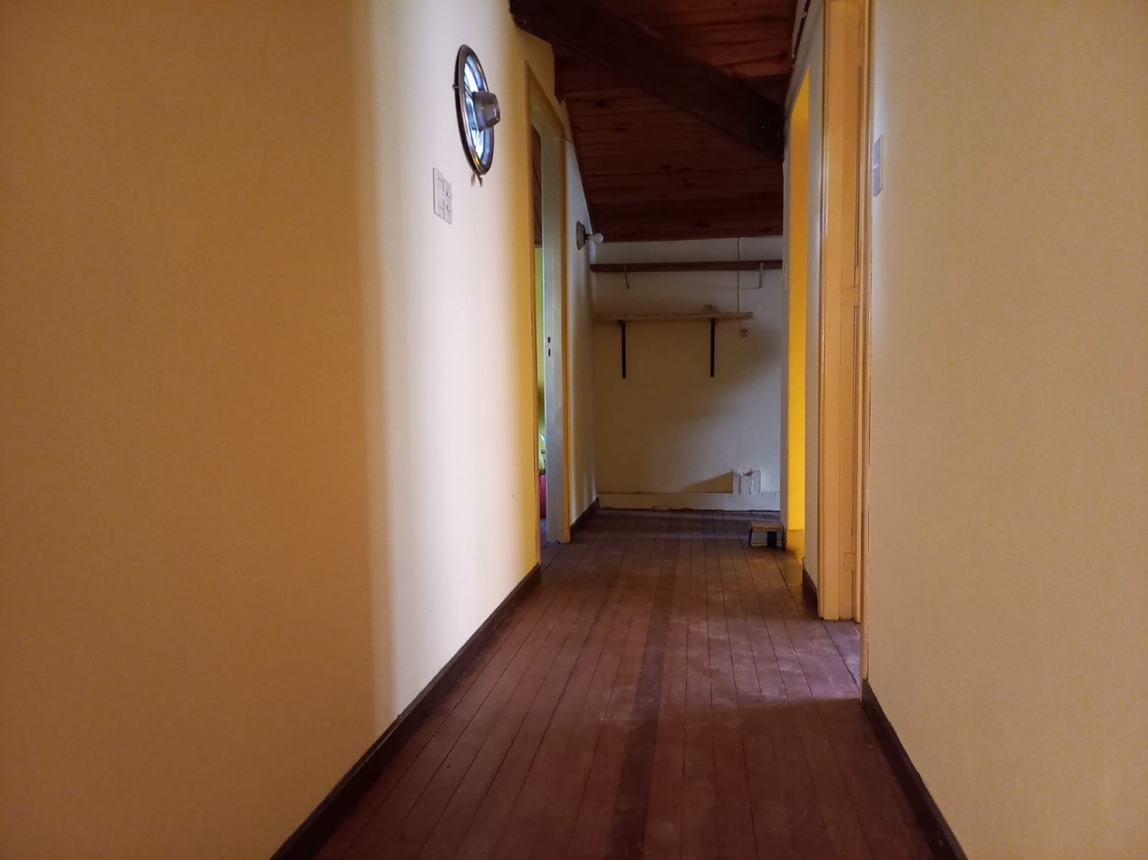 CASA 6 AMB + DEPEND S/GRAN LOTE EN ZONA RESIDENCIAL. INMEJORABLE UBICACION