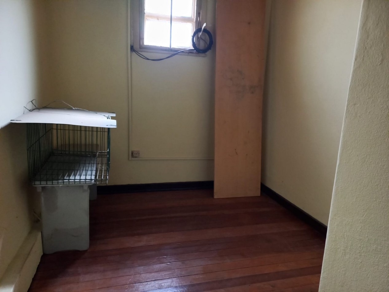 CASA 6 AMB + DEPEND S/GRAN LOTE EN ZONA RESIDENCIAL. INMEJORABLE UBICACION