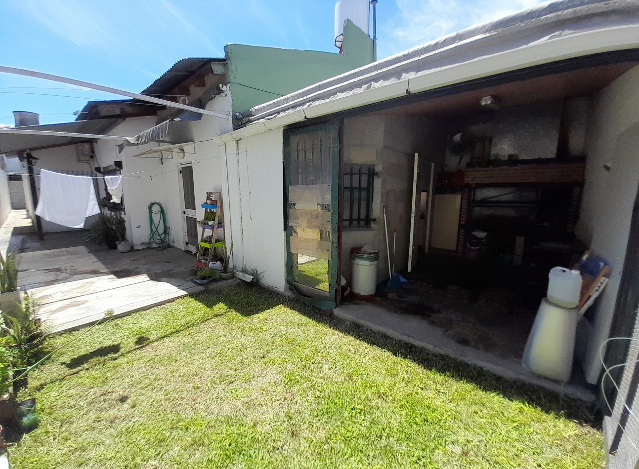 VENTA EN BLOCK. 4 UNIDADES DE 1, 2 Y 3 AMB. COCHERA, PATIO/JARDIN Y TERRAZA.