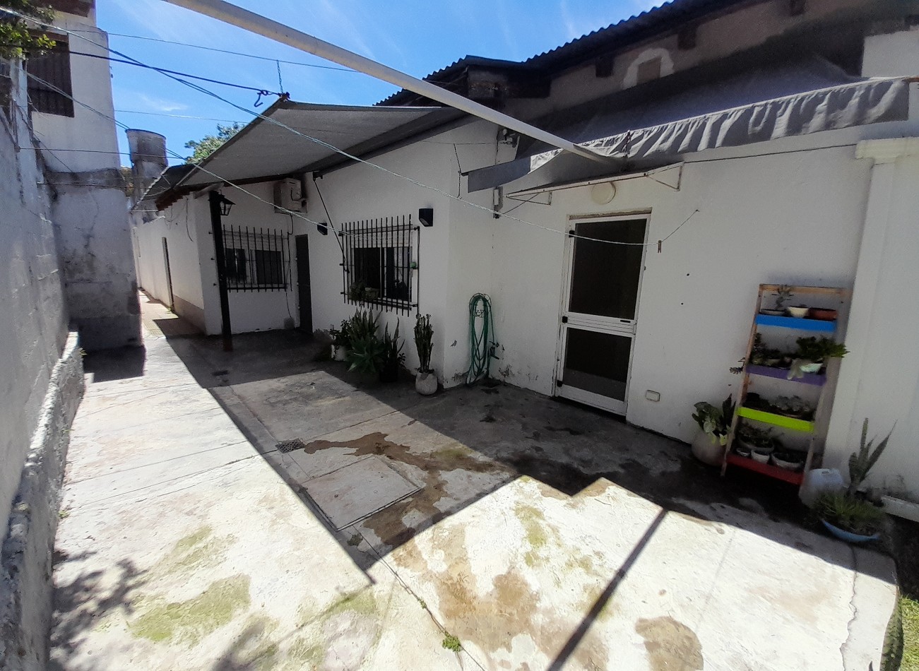 VENTA EN BLOCK. 4 UNIDADES DE 1, 2 Y 3 AMB. COCHERA, PATIO/JARDIN Y TERRAZA.
