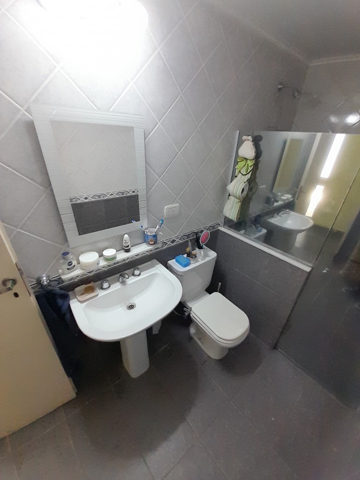 VENTA EN BLOCK. 4 UNIDADES DE 1, 2 Y 3 AMB. COCHERA, PATIO/JARDIN Y TERRAZA.