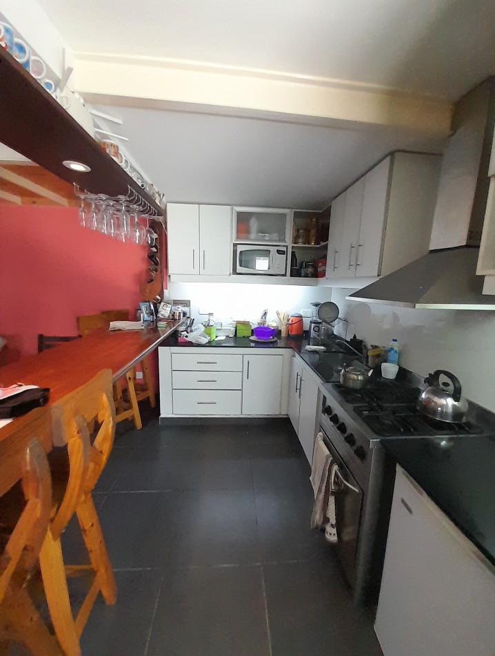 VENTA EN BLOCK. 4 UNIDADES DE 1, 2 Y 3 AMB. COCHERA, PATIO/JARDIN Y TERRAZA.