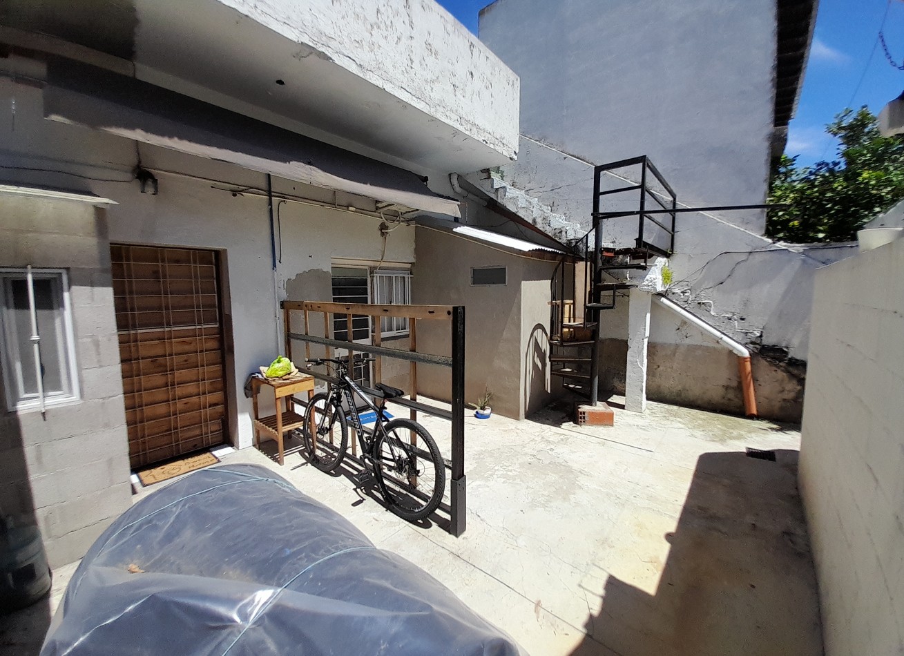 VENTA EN BLOCK. 4 UNIDADES DE 1, 2 Y 3 AMB. COCHERA, PATIO/JARDIN Y TERRAZA.