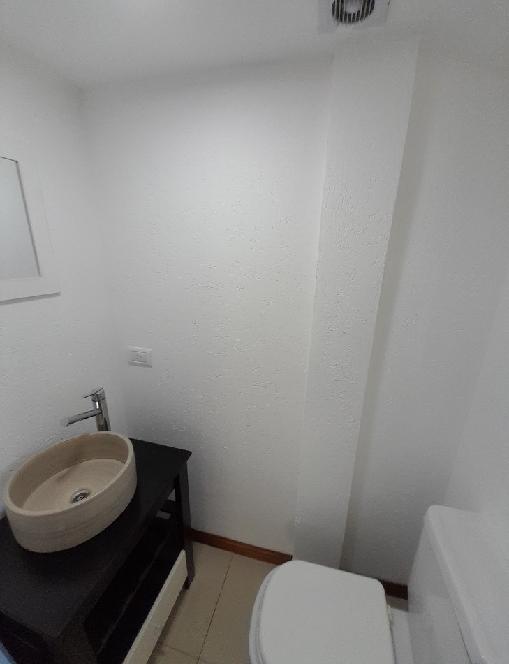 Espectacular departamento de 2 amb al frente en duplex c/2 balcones y cochera.