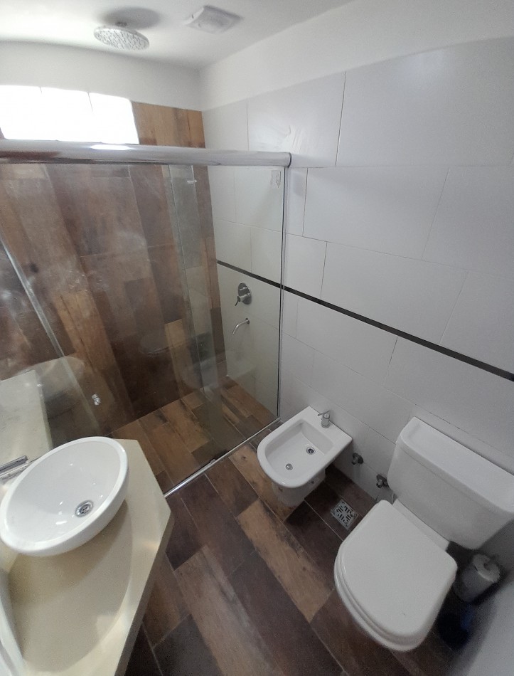 Espectacular departamento de 2 amb al frente en duplex c/2 balcones y cochera.