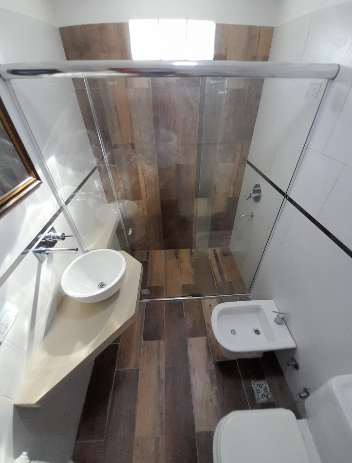Espectacular departamento de 2 amb al frente en duplex c/2 balcones y cochera.
