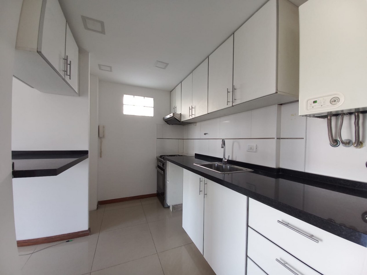 Espectacular departamento de 2 amb al frente en duplex c/2 balcones y cochera.