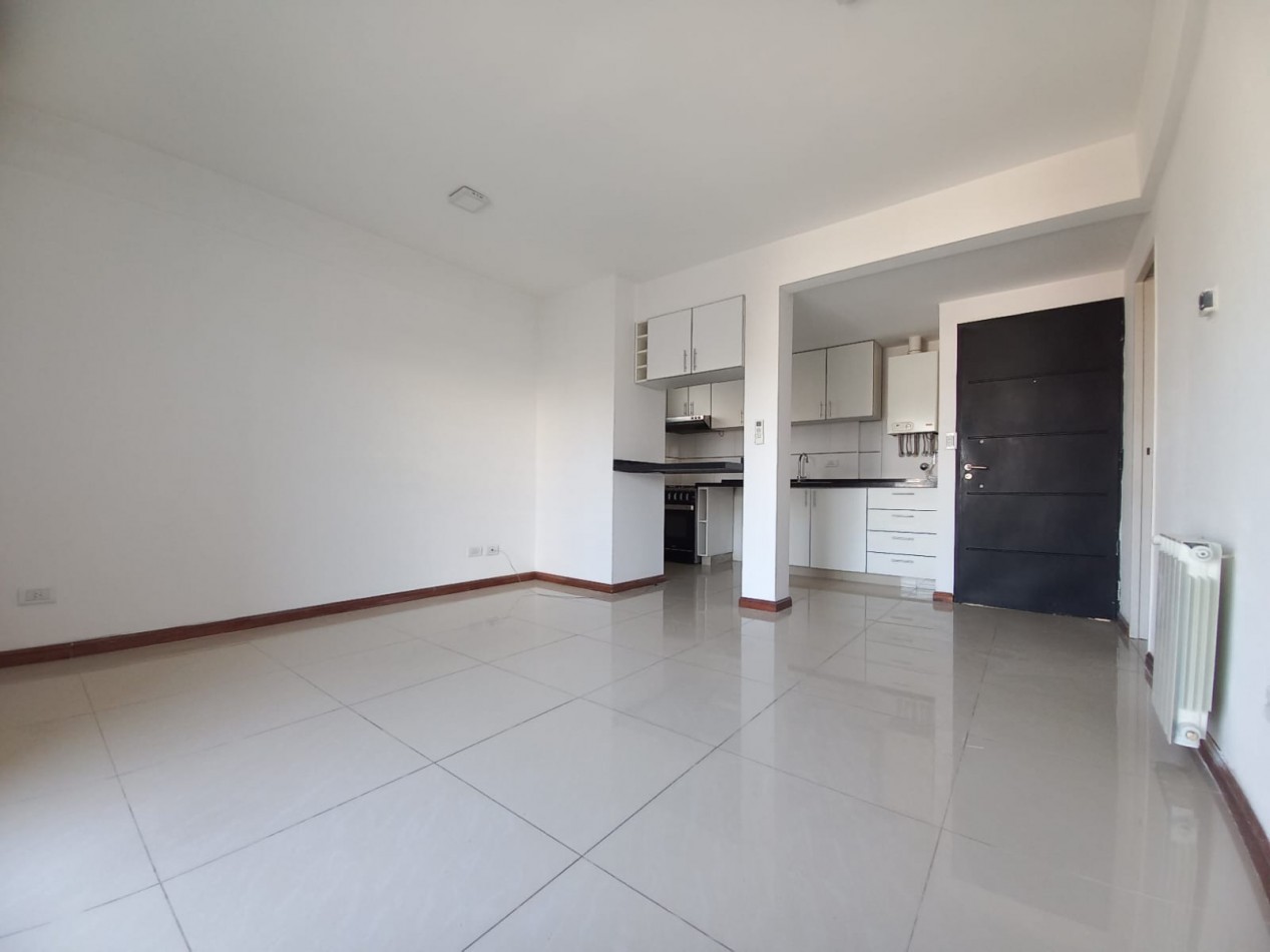 Espectacular departamento de 2 amb al frente en duplex c/2 balcones y cochera.