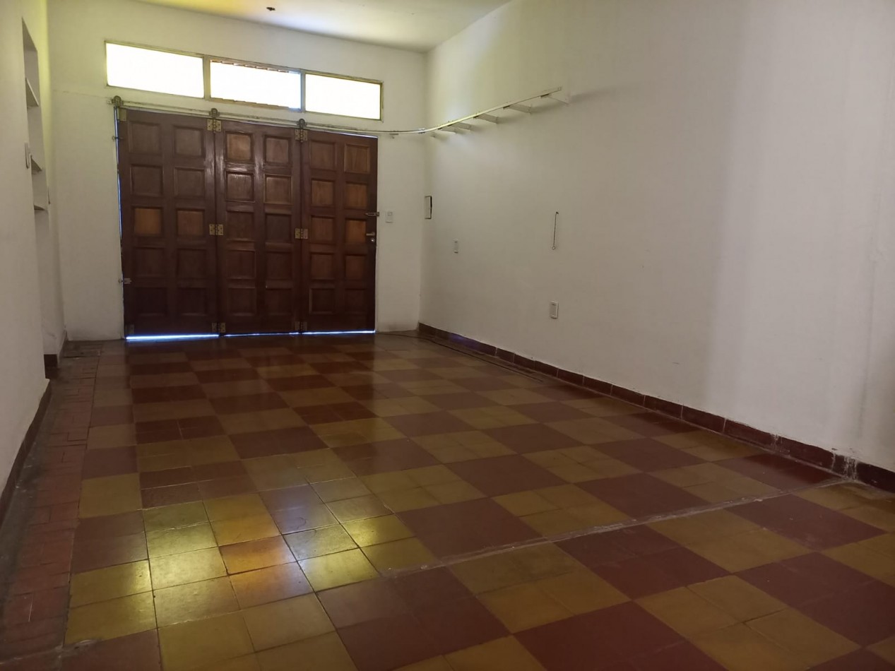 TERRENO DE 8.66 X 37MTS CON CASA 2/3 AMB MAS DEPENDENCIA. POSIBILIDADES DE AMPLIACION.