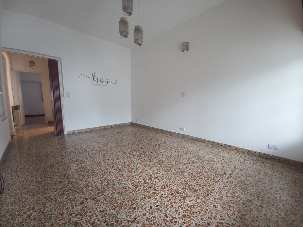 TERRENO DE 8.66 X 37MTS CON CASA 2/3 AMB MAS DEPENDENCIA. POSIBILIDADES DE AMPLIACION.