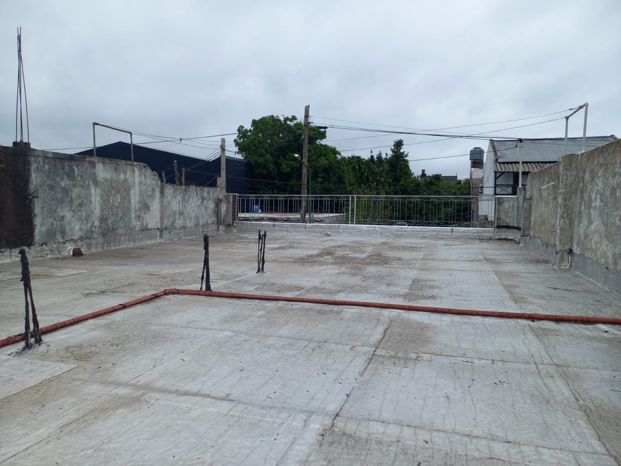 TERRENO DE 8.66 X 37MTS CON CASA 2/3 AMB MAS DEPENDENCIA. POSIBILIDADES DE AMPLIACION.