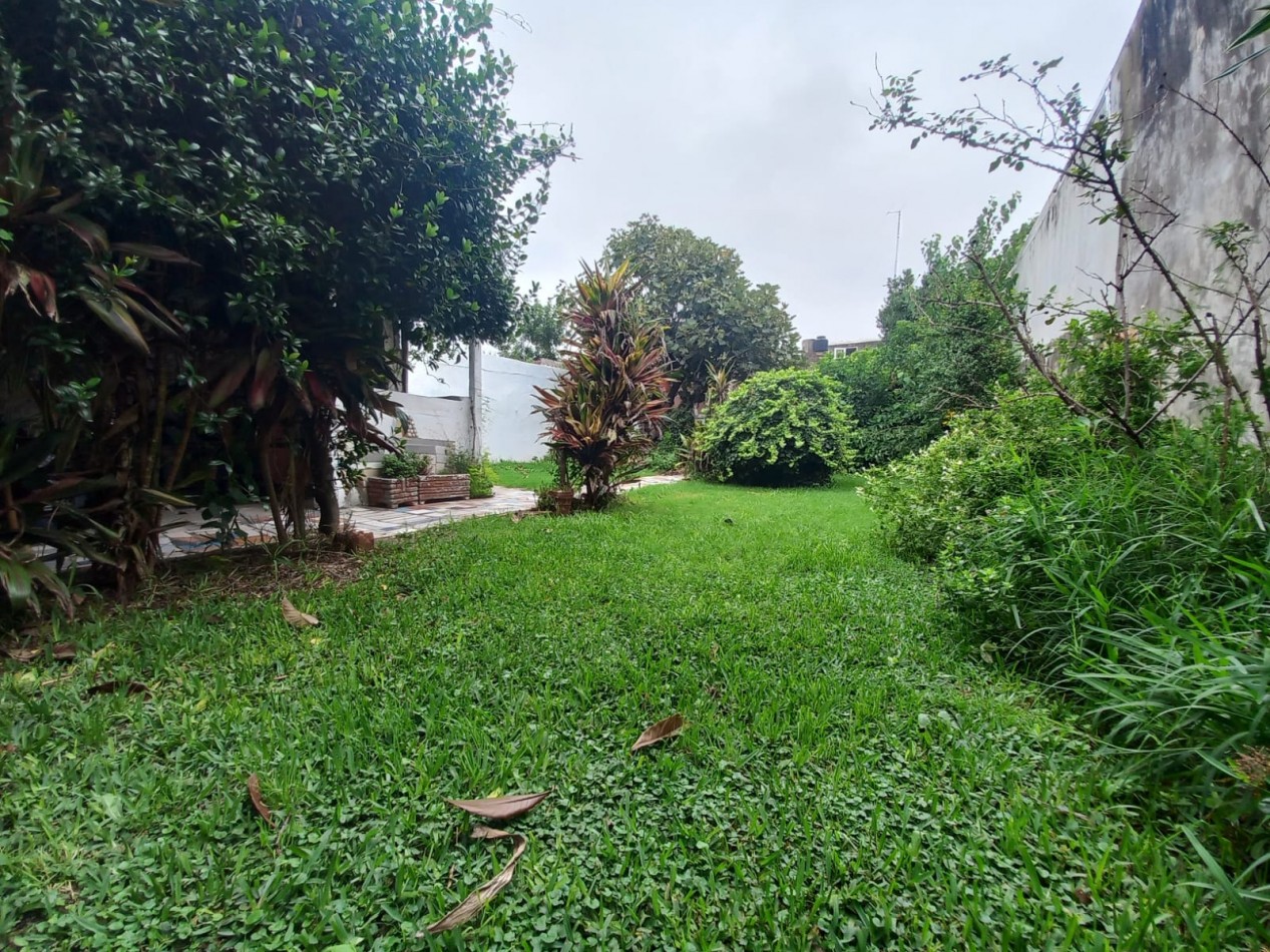 TERRENO DE 8.66 X 37MTS CON CASA 2/3 AMB MAS DEPENDENCIA. POSIBILIDADES DE AMPLIACION.