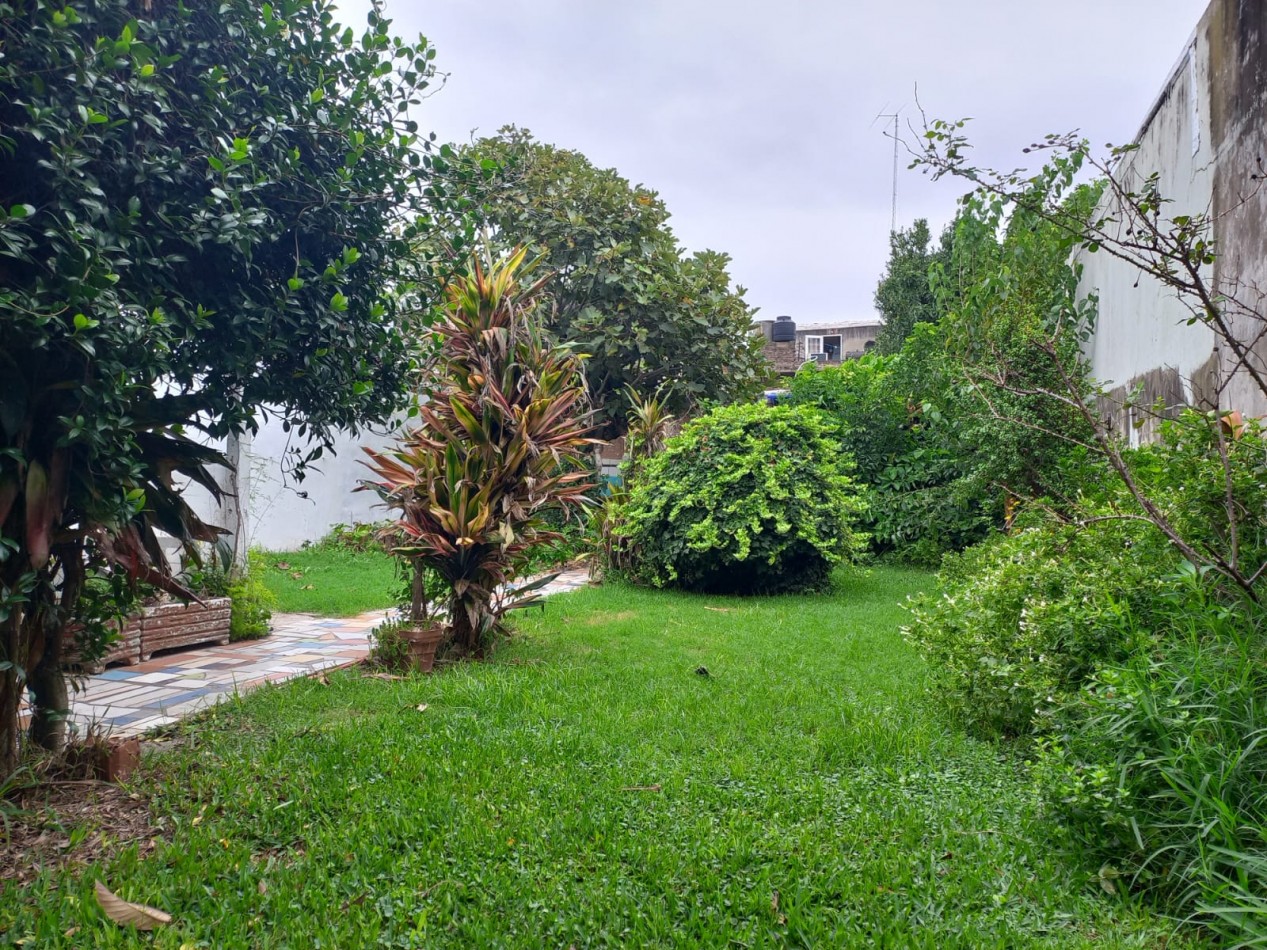 TERRENO DE 8.66 X 37MTS CON CASA 2/3 AMB MAS DEPENDENCIA. POSIBILIDADES DE AMPLIACION.