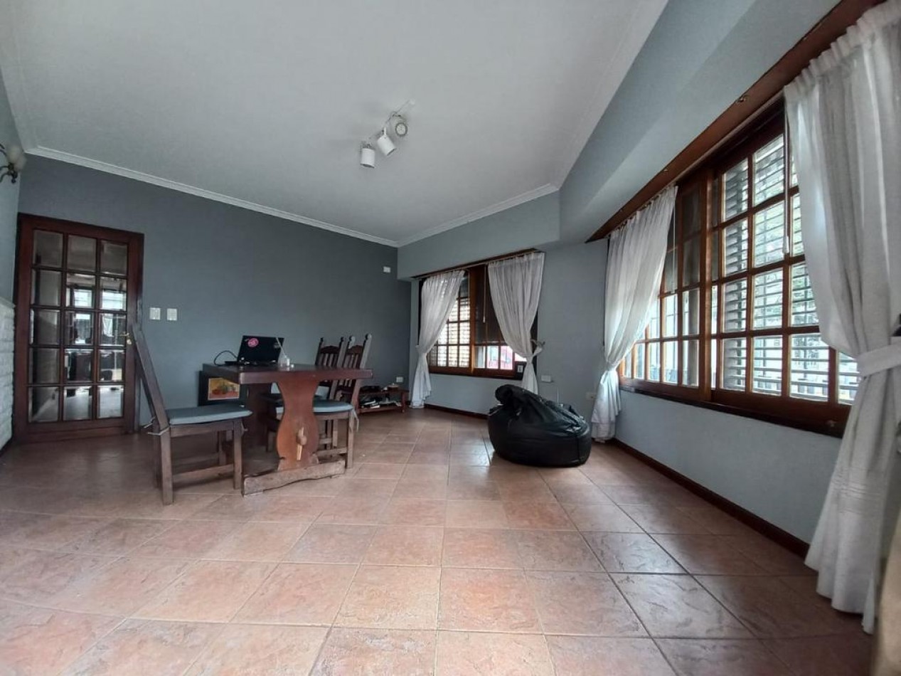 PH AL FRENTE EN PB TIPO CASA!!! 4 AMB 2 BAÑOS PATIO/COCHERA. CERCA DE AVENIDA