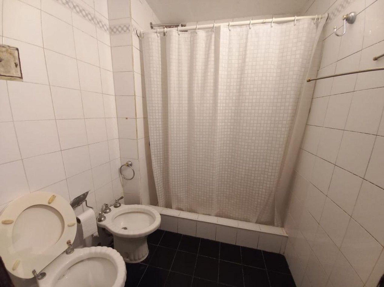 PH AL FRENTE EN PB TIPO CASA!!! 4 AMB 2 BAÑOS PATIO/COCHERA. CERCA DE AVENIDA