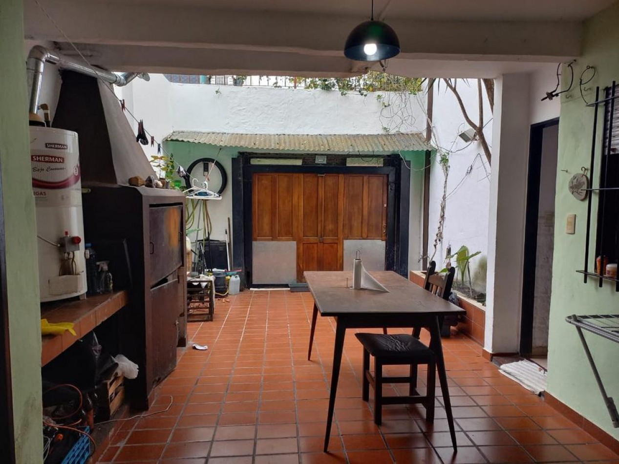 PH AL FRENTE EN PB TIPO CASA!!! 4 AMB 2 BAÑOS PATIO/COCHERA. CERCA DE AVENIDA