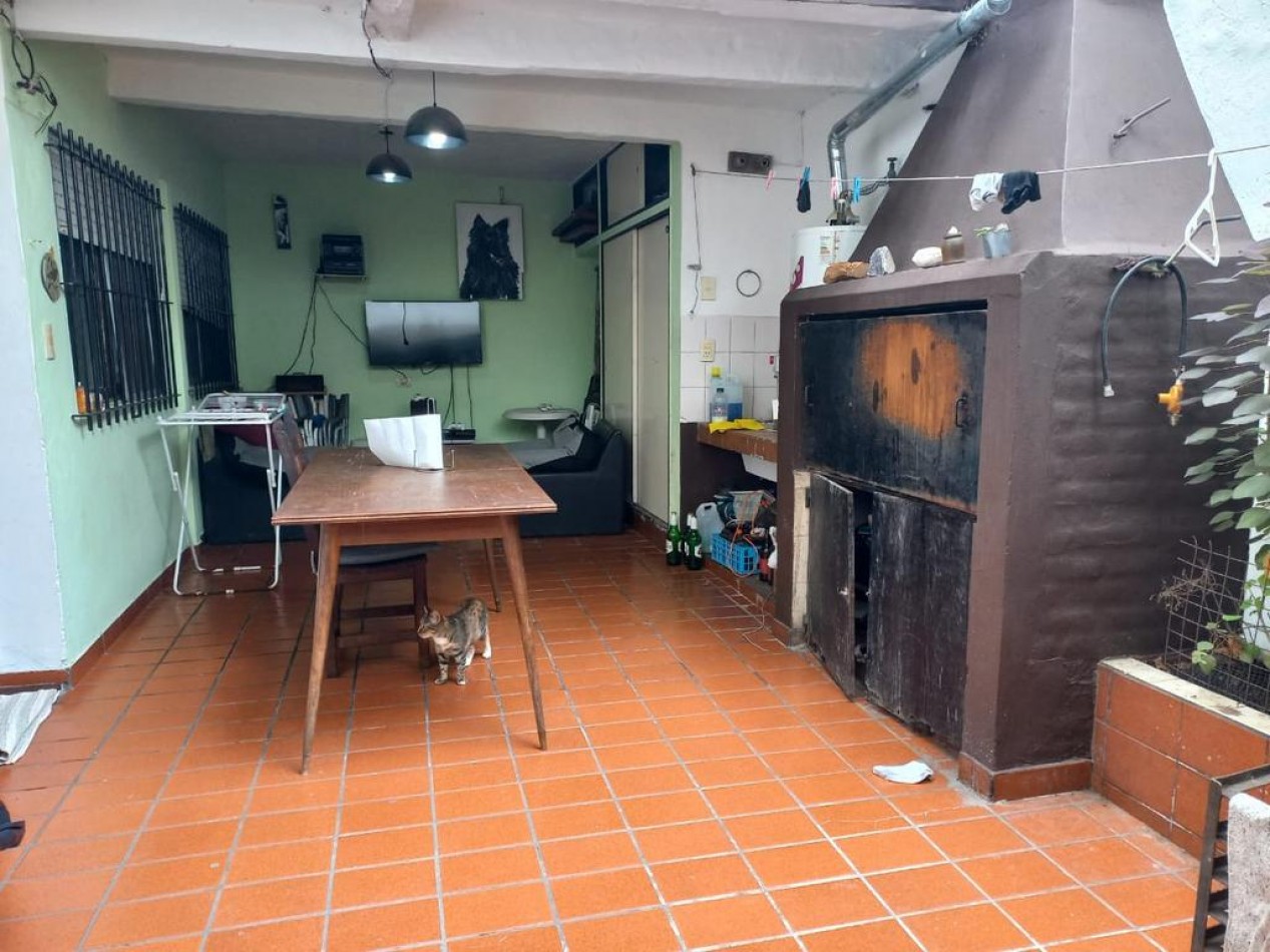 PH AL FRENTE EN PB TIPO CASA!!! 4 AMB 2 BAÑOS PATIO/COCHERA. CERCA DE AVENIDA
