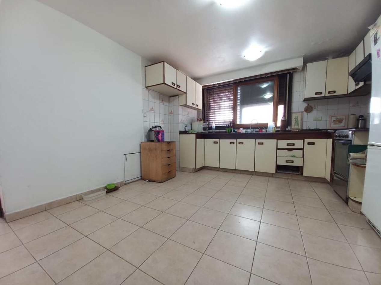 PH AL FRENTE EN PB TIPO CASA!!! 4 AMB 2 BAÑOS PATIO/COCHERA. CERCA DE AVENIDA