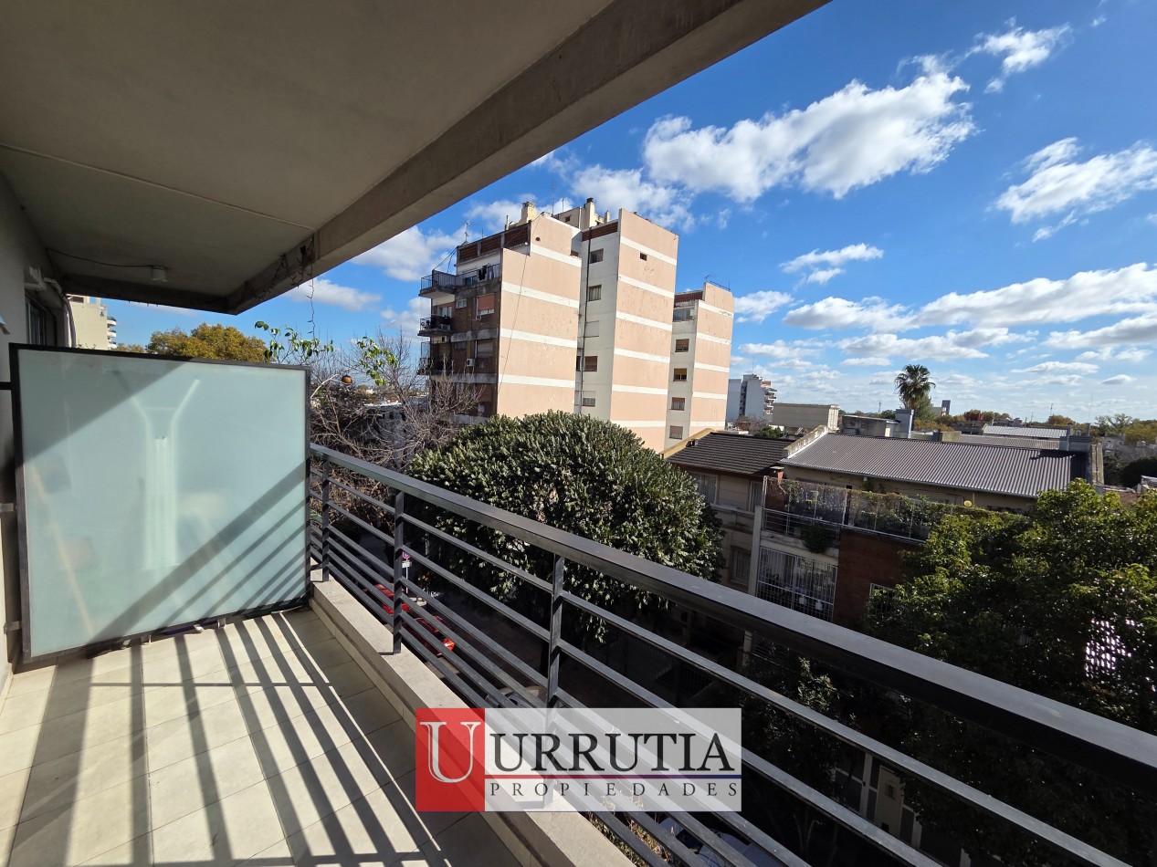 Departamento monoambiente con cochera y baulera en Villa Pueyrredon