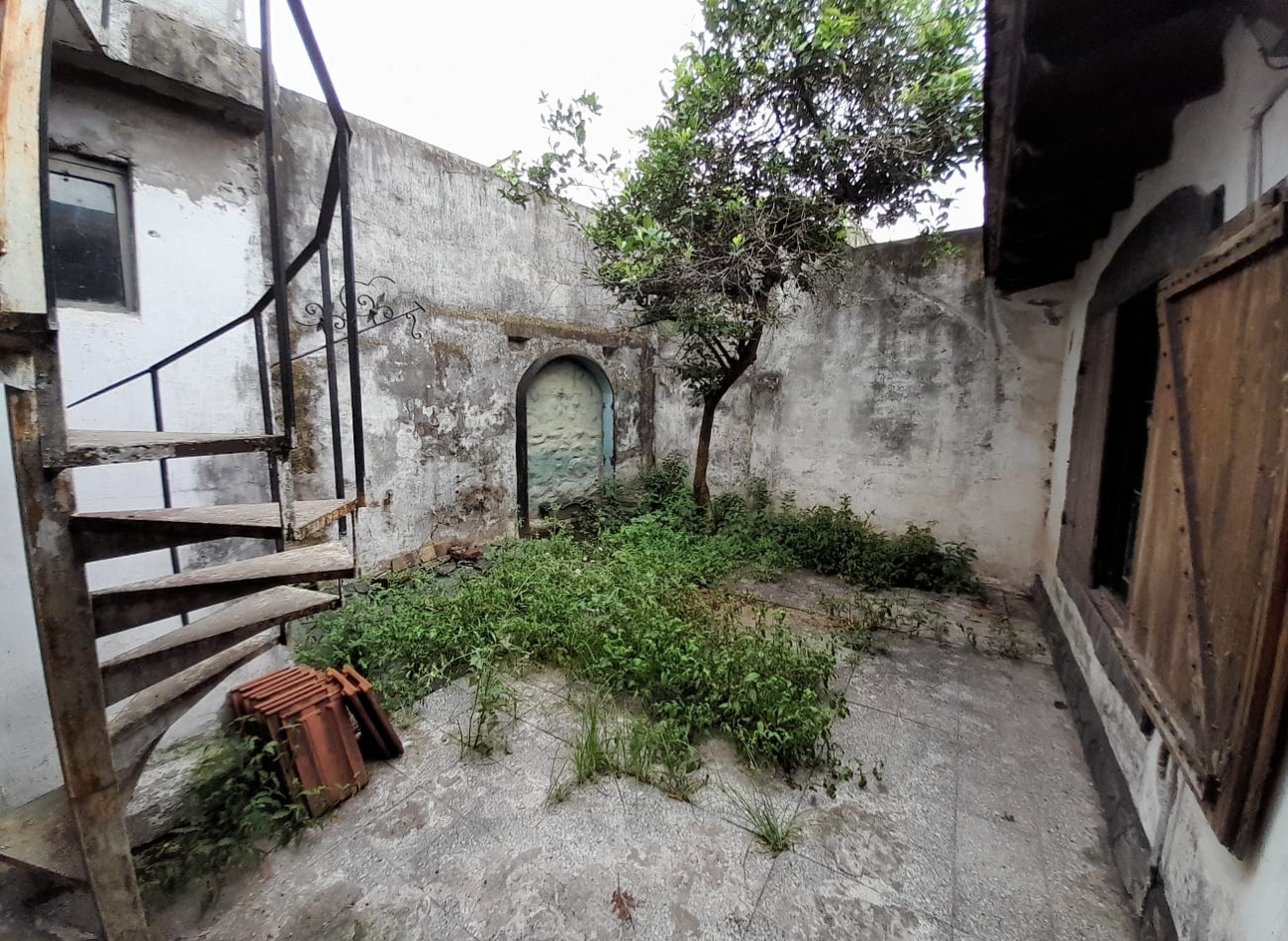 PH AL FONDO 3/4 AMBIENTES CON JARDIN. A REFACCIONAR.