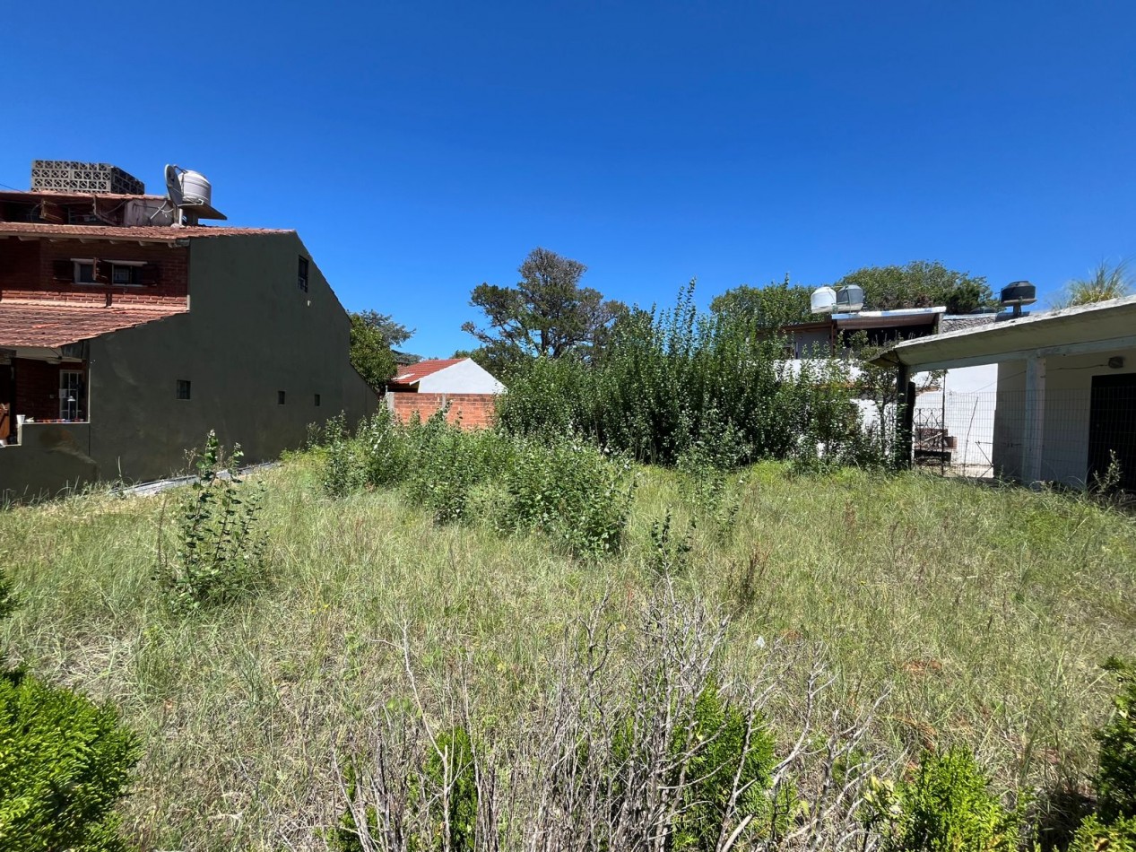 Terreno en Venta. Excelente ubicacion. Planos aprobados para 6 unidades