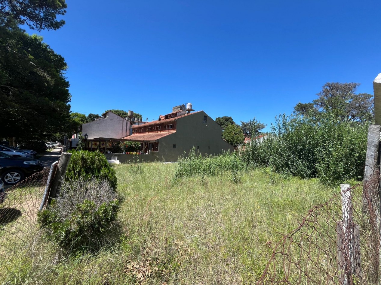 Terreno en Venta. Excelente ubicacion. Planos aprobados para 6 unidades