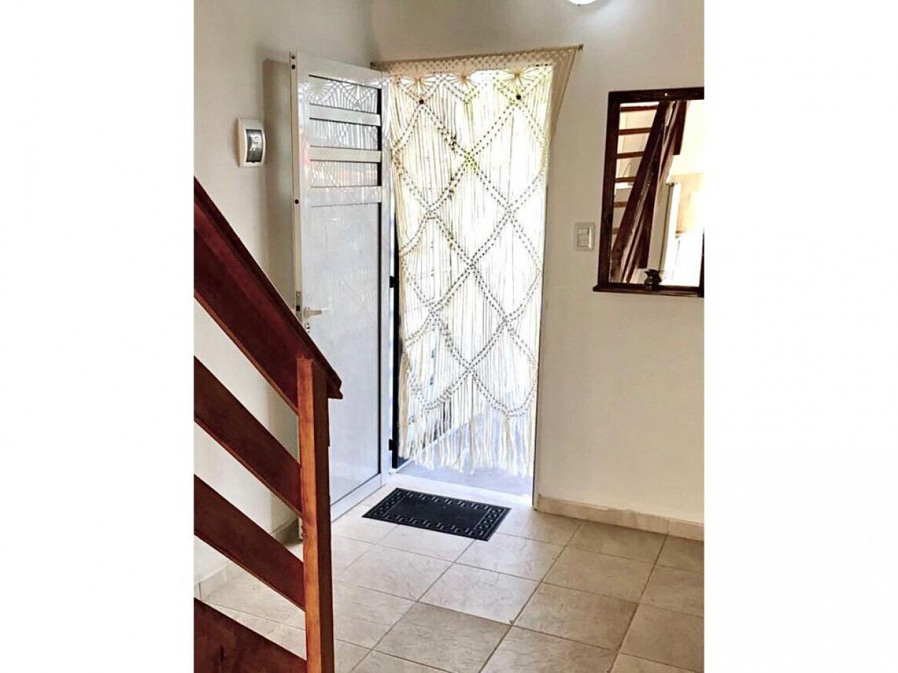 DUPLEX DE 3 AMB CON PATIO Y COCHERA. IMPECABLE ESTADO.