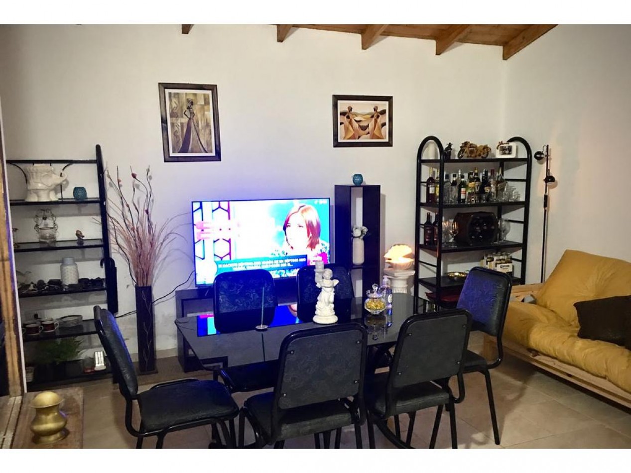 DUPLEX DE 3 AMB CON PATIO Y COCHERA. IMPECABLE ESTADO.