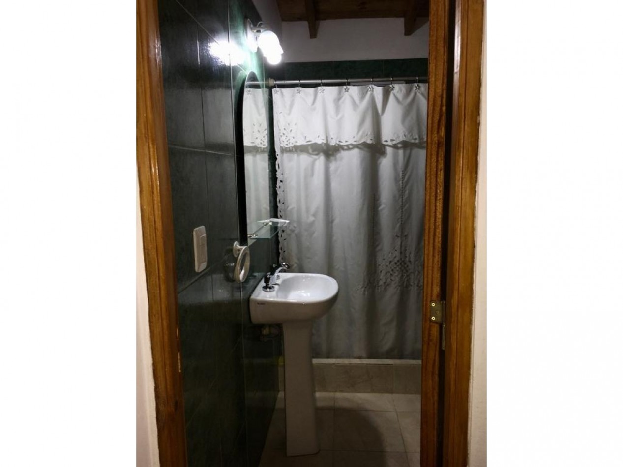 DUPLEX DE 3 AMB CON PATIO Y COCHERA. IMPECABLE ESTADO.