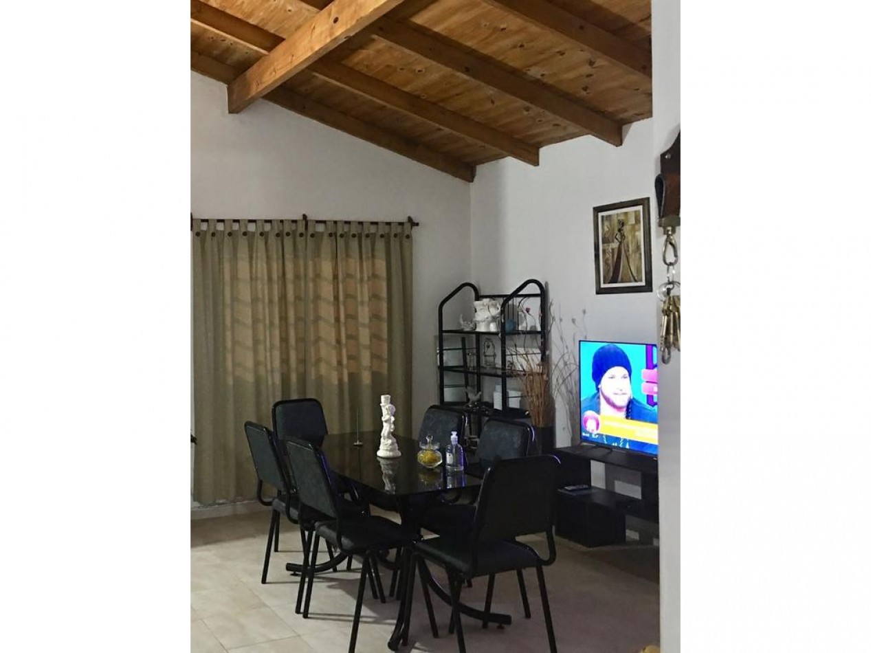 DUPLEX DE 3 AMB CON PATIO Y COCHERA. IMPECABLE ESTADO.